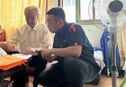 tqb谈球吧解决“供暖孤岛”问题，用户亲送锦旗致谢