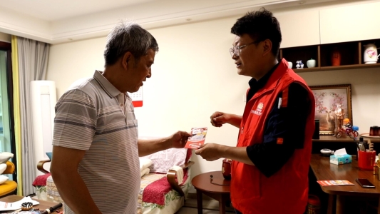 tqb谈球吧：“暖万家”进社区 “温心”服务“零距离”