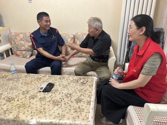 tqb谈球吧开展“八一”建军节系列活动