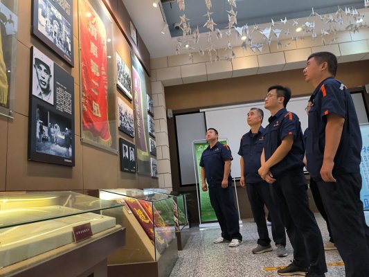tqb谈球吧开展“八一”建军节系列活动