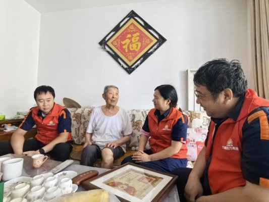 tqb谈球吧开展“八一”建军节系列活动